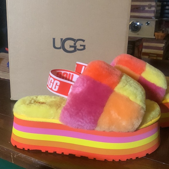 UGG SLIPPERS - Picture 2 of 3
